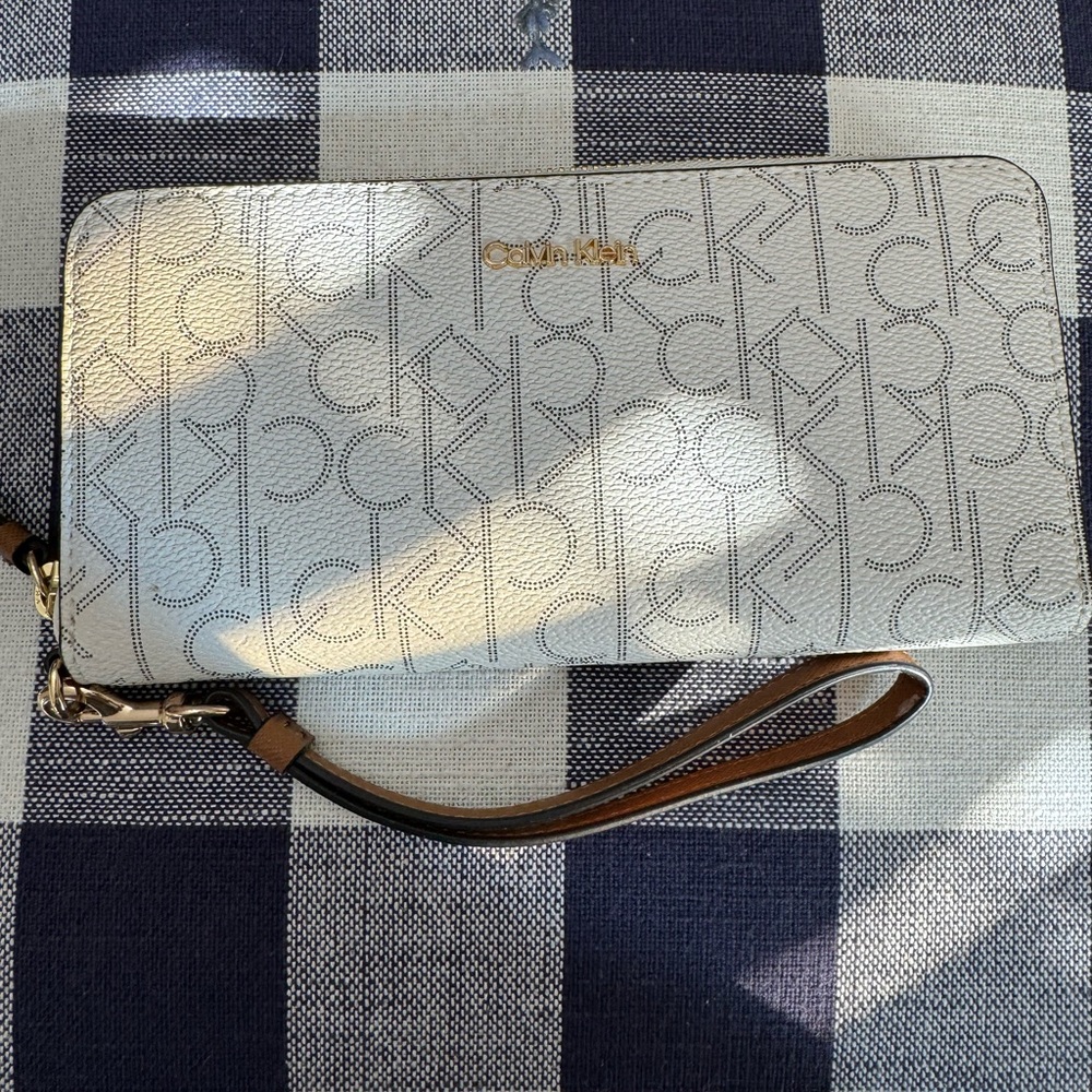 Calvin Klein Zip Around Wallet